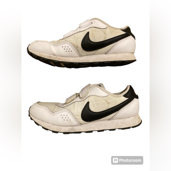 Nike MD Valiant (PSV) White & Black Sneakers. Size 3. - Picture 4 of 13